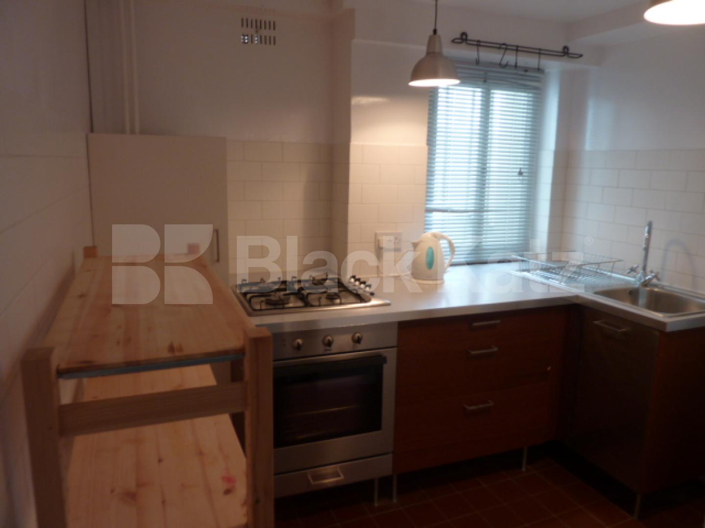 			FANTASTIC LARGE PROPERTY!, 2 Bedroom, 1 bath, 1 reception Ground Floor Flat			 Belsize Square, BELSIZE PARK